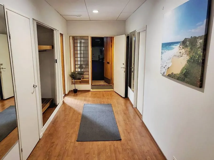 Nice And Cozy Big House For 8 People With Sauna Vantaa 0*,  Finnország