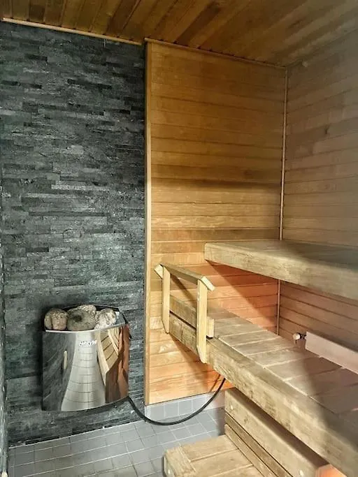 Nice And Cozy Big House For 8 People With Sauna Vantaa 0*,
